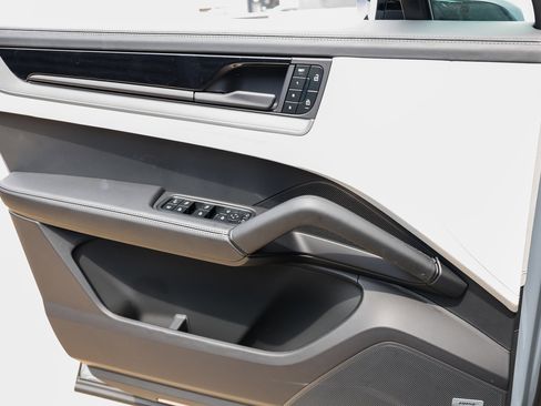 New 2025 Porsche Cayenne E-Hybrid Coupe image 23