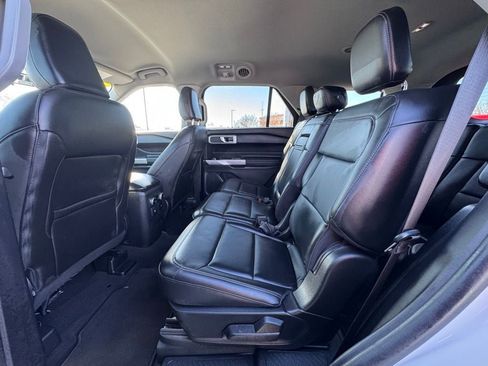 Certified 2022 Ford Explorer XLT w/ Equipment Group 202A image 9