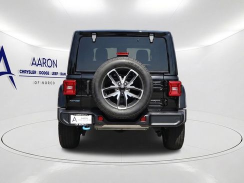 Used 2024 Jeep Wrangler Unlimited w/ Convenience Group AWD/4WD image 5