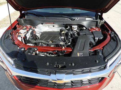 Used 2025 Chevrolet Trax LT w/ Driver Confidence Package FWD image 44