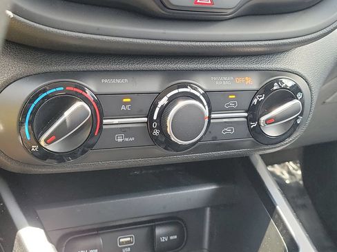 Certified 2023 Kia Soul LX FWD image 16