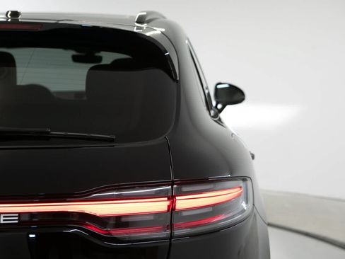 Certified 2023 Porsche Macan S AWD/4WD image 39