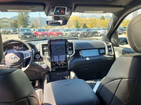 New 2026 RAM 1500 Laramie AWD/4WD image 17
