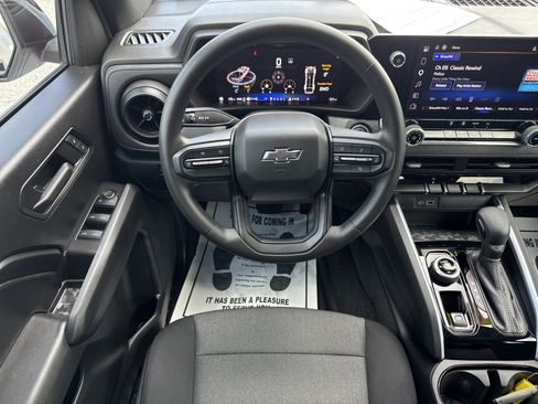 Certified 2024 Chevrolet Colorado Trail Boss w/ LPO, Dark Essentials Package AWD/4WD image 13