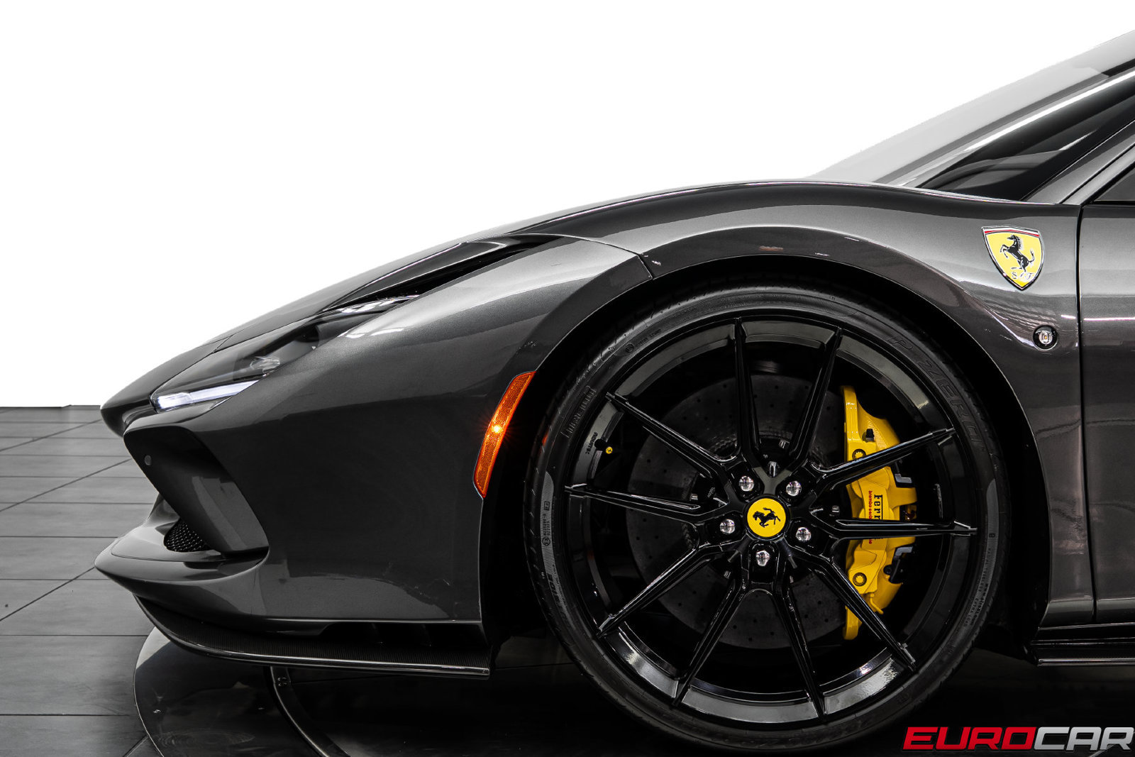 Used 2020 Ferrari F8 Tributo RWD image 18