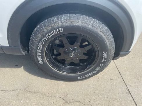 Used 2022 Ford Explorer XLT w/ Class IV Trailer Tow Package AWD/4WD image 2