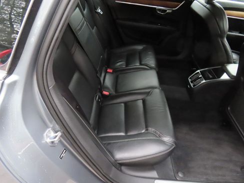 Used 2018 Volvo S90 T6 Inscription w/ Convenience Package image 13