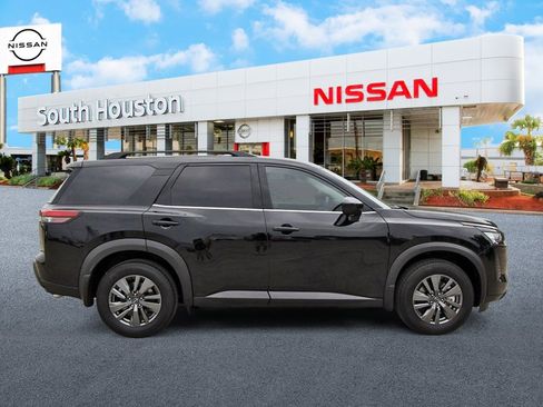 New 2026 Nissan Pathfinder SV w/ SV Premium Package FWD image 5