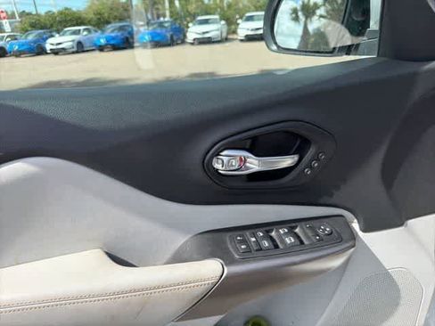 Used 2019 Jeep Cherokee Limited w/ Technology Group image 11