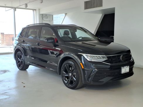 Used 2023 Volkswagen Tiguan SE R-Line AWD/4WD image 3
