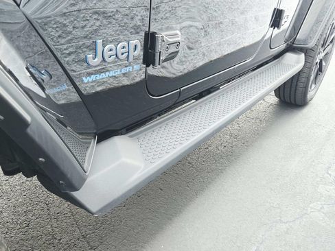 Certified 2025 Jeep Wrangler Unlimited Sahara AWD/4WD image 21