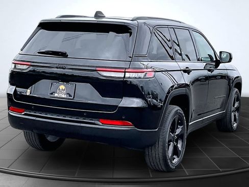 Used 2023 Jeep Grand Cherokee Altitude AWD/4WD image 23