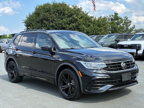 Used 2023 Volkswagen Tiguan SE R-Line FWD image 7