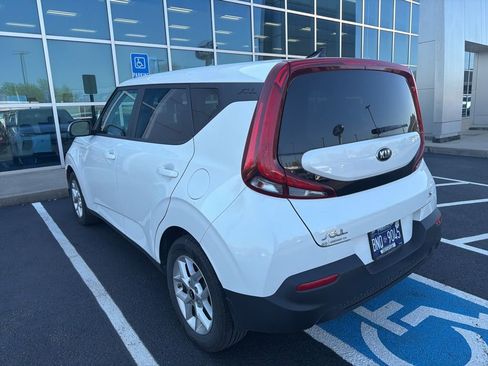 Used 2020 Kia Soul S image 2