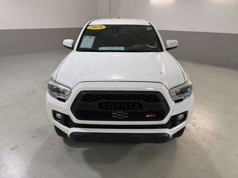 Used 2019 Toyota Tacoma TRD Off-Road w/ Technology Package image 3