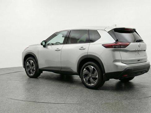 Used 2025 Nissan Rogue SV image 6