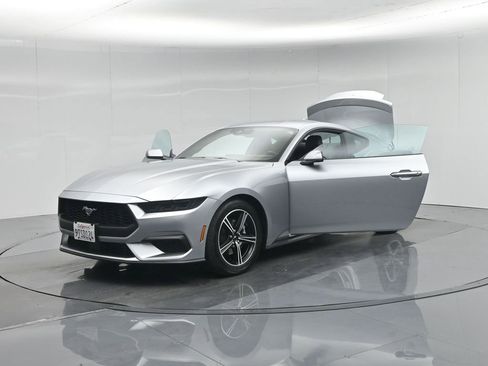 Used 2025 Ford Mustang Premium image 33