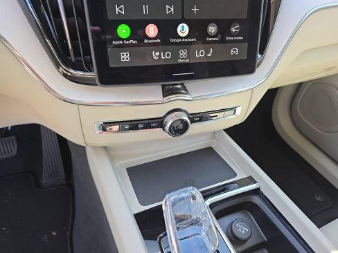 New 2026 Volvo XC60 B5 Ultra w/ Protection Package Premier AWD/4WD image 16