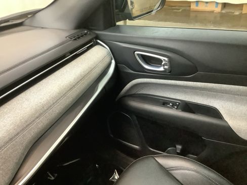 Used 2024 Jeep Compass Latitude AWD/4WD image 21