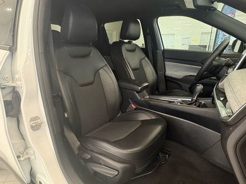 Used 2024 Jeep Compass Latitude AWD/4WD image 22