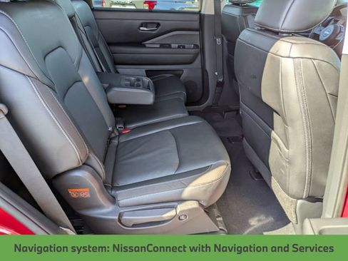 Used 2024 Nissan Pathfinder SL AWD/4WD image 26
