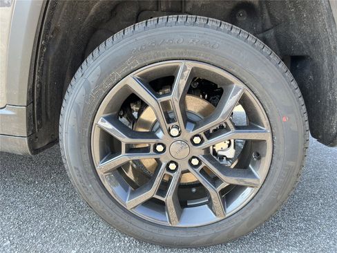 New 2025 Jeep Grand Cherokee Limited image 24