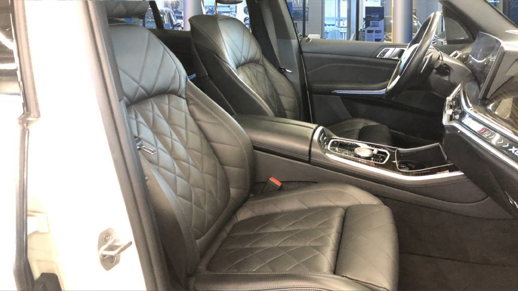 Used 2024 BMW X5 xDrive50e AWD/4WD image 13