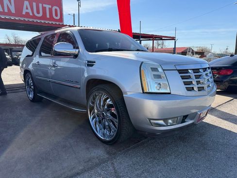 Used 2012 Cadillac Escalade ESV Luxury image 2