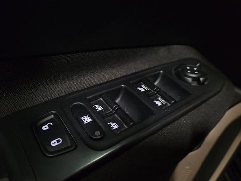 Used 2016 Jeep Renegade Latitude AWD/4WD image 27