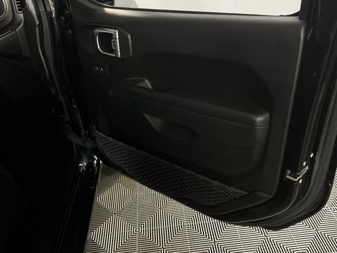 Used 2023 Jeep Wrangler Unlimited Rubicon 4xe w/ Steel Bumper Group image 32