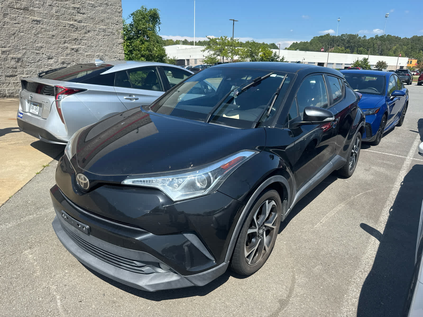 Used 2018 Toyota C-HR XLE FWD image 2