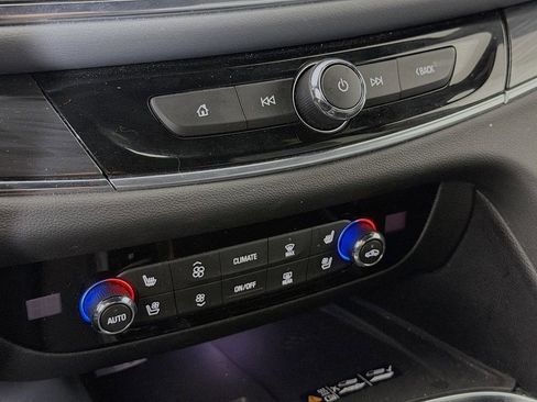 Used 2024 Buick Enclave Premium image 19