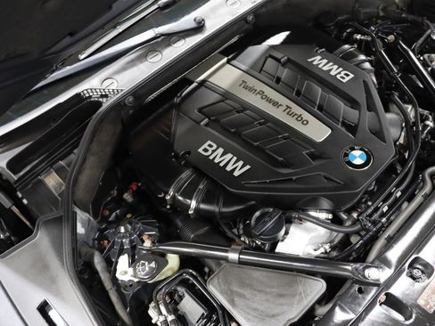 Used 2013 BMW 550i Gran Turismo xDrive image 15