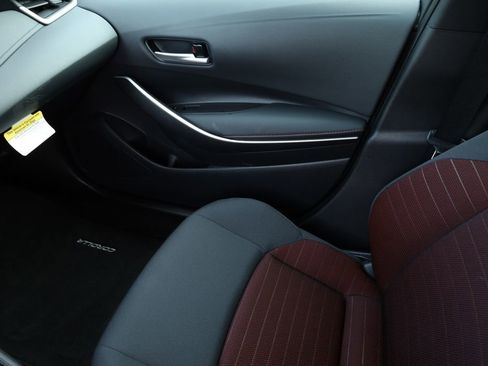 Used 2025 Toyota Corolla SE image 11