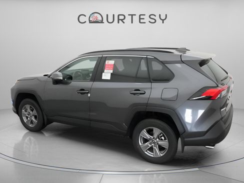 Used 2025 Toyota RAV4 XLE FWD image 9
