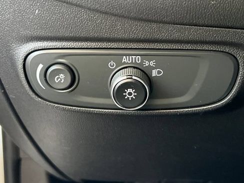 Used 2024 Chevrolet Equinox LT FWD image 36