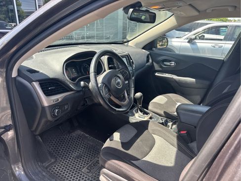 Used 2017 Jeep Cherokee Sport AWD/4WD image 8
