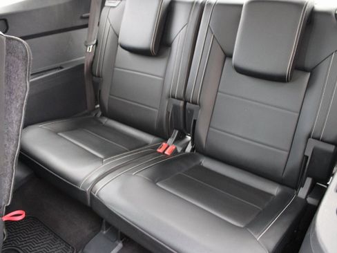 Certified 2022 Volkswagen Atlas SEL R-Line image 24