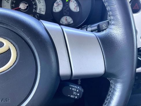 Used 2010 Toyota FJ Cruiser 4WD image 11