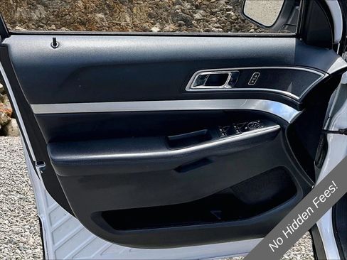 Used 2016 Ford Explorer XLT w/ Equipment Group 202A AWD/4WD image 20