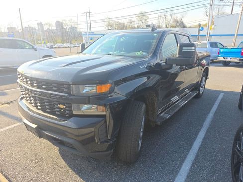 Used 2019 Chevrolet Silverado 1500 Custom w/ Custom Max Trailering Package AWD/4WD image 2