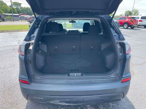 Used 2020 Jeep Cherokee Latitude w/ Cold Weather Group FWD image 6