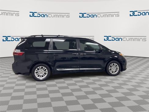Used 2016 Toyota Sienna XLE image 9