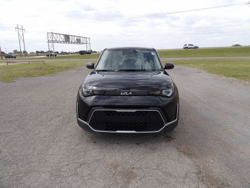 Used 2024 Kia Soul LX w/ Option Group 015 FWD image 3