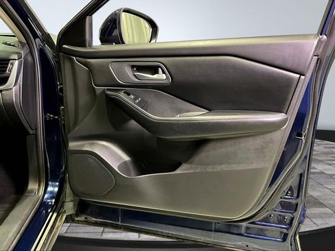 Used 2025 Nissan Rogue SV image 27