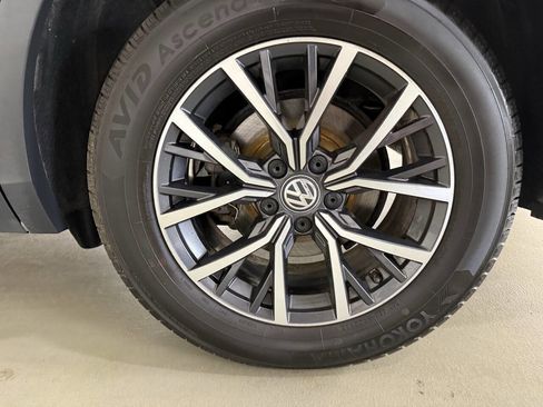 Used 2020 Volkswagen Tiguan SE w/ Panoramic Sunroof Package image 31