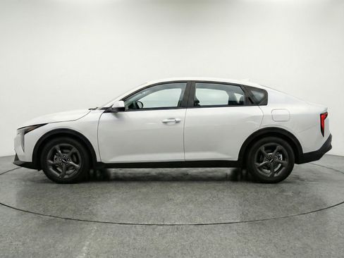 Used 2025 Kia K4 LXS image 5