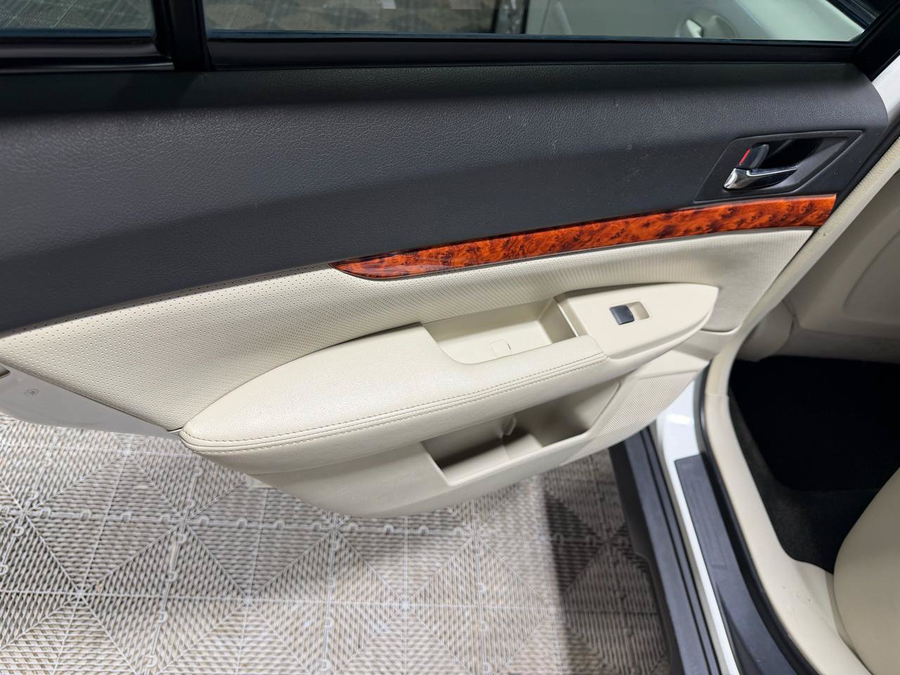 Used 2012 Subaru Outback 2.5i Limited w/ Moonroof Pkg AWD/4WD image 22