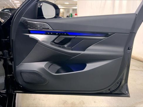 Certified 2025 BMW M5 w/ Executive Package image 46