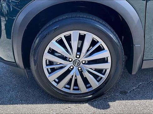 Certified 2025 Nissan Pathfinder SL w/ SL Premium Package image 32